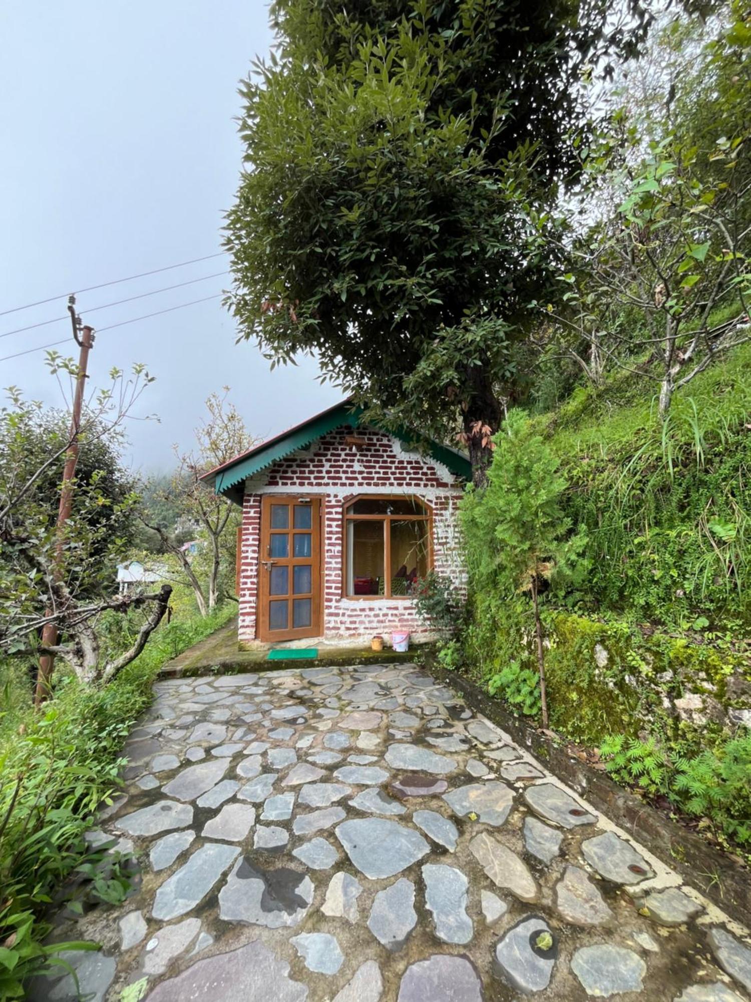 Apple Garden Cottages And Restaurant Dhanaulti Esterno foto
